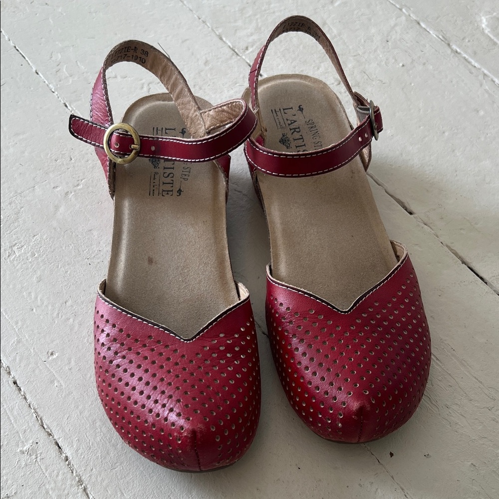 L’artiste Red Leather Perforated Sandals